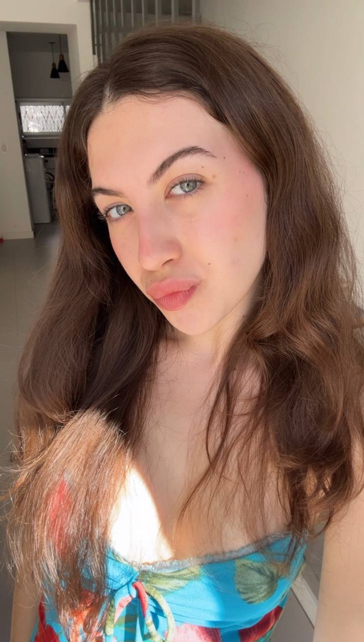 Nude girl Amber in Padang