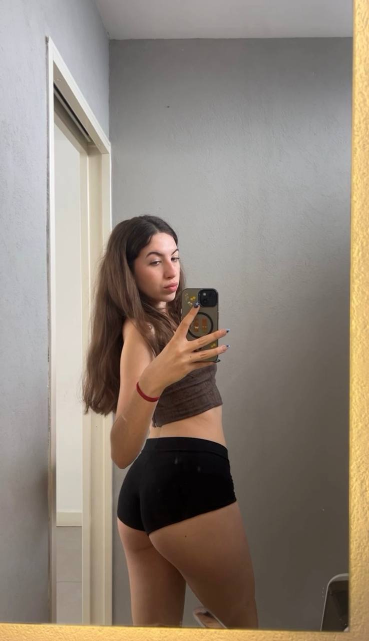 Amber in her underwear in Padang