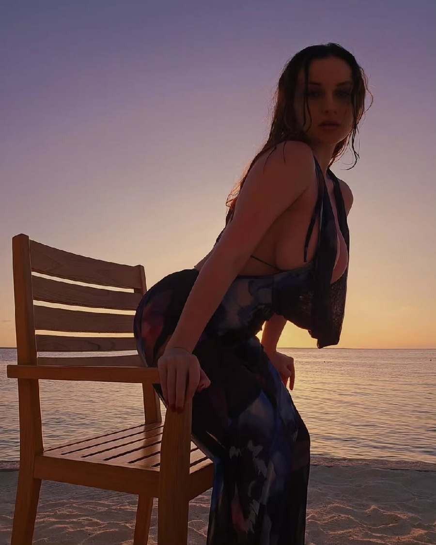 Sexy girl Miranda Faith nude in Padang