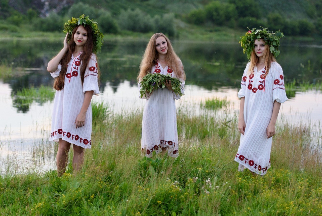 Slavic women in Padang