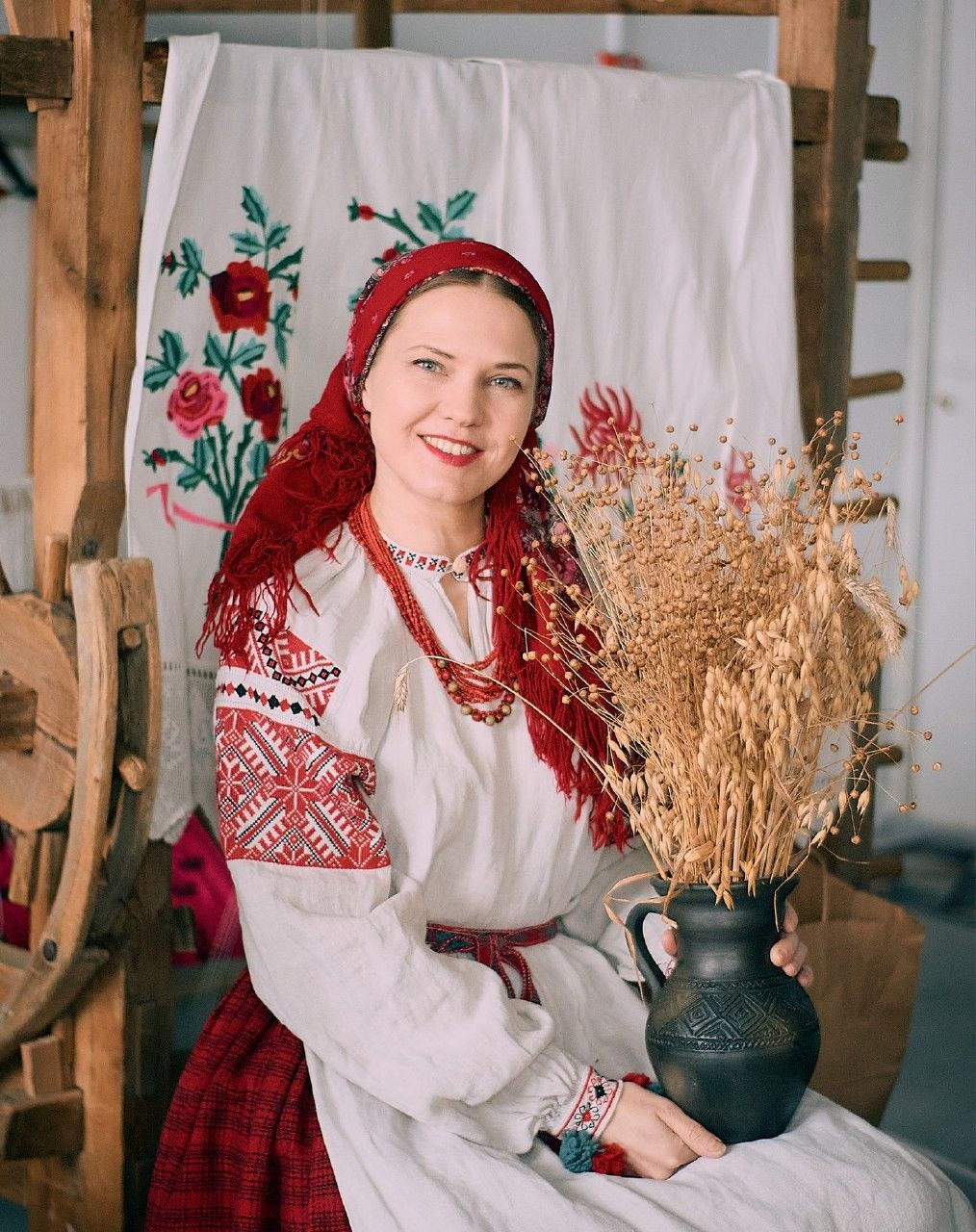 Women in Slavic costumes in Padang