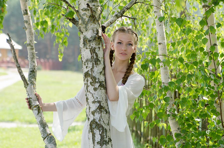 Women in Slavic costumes in Padang