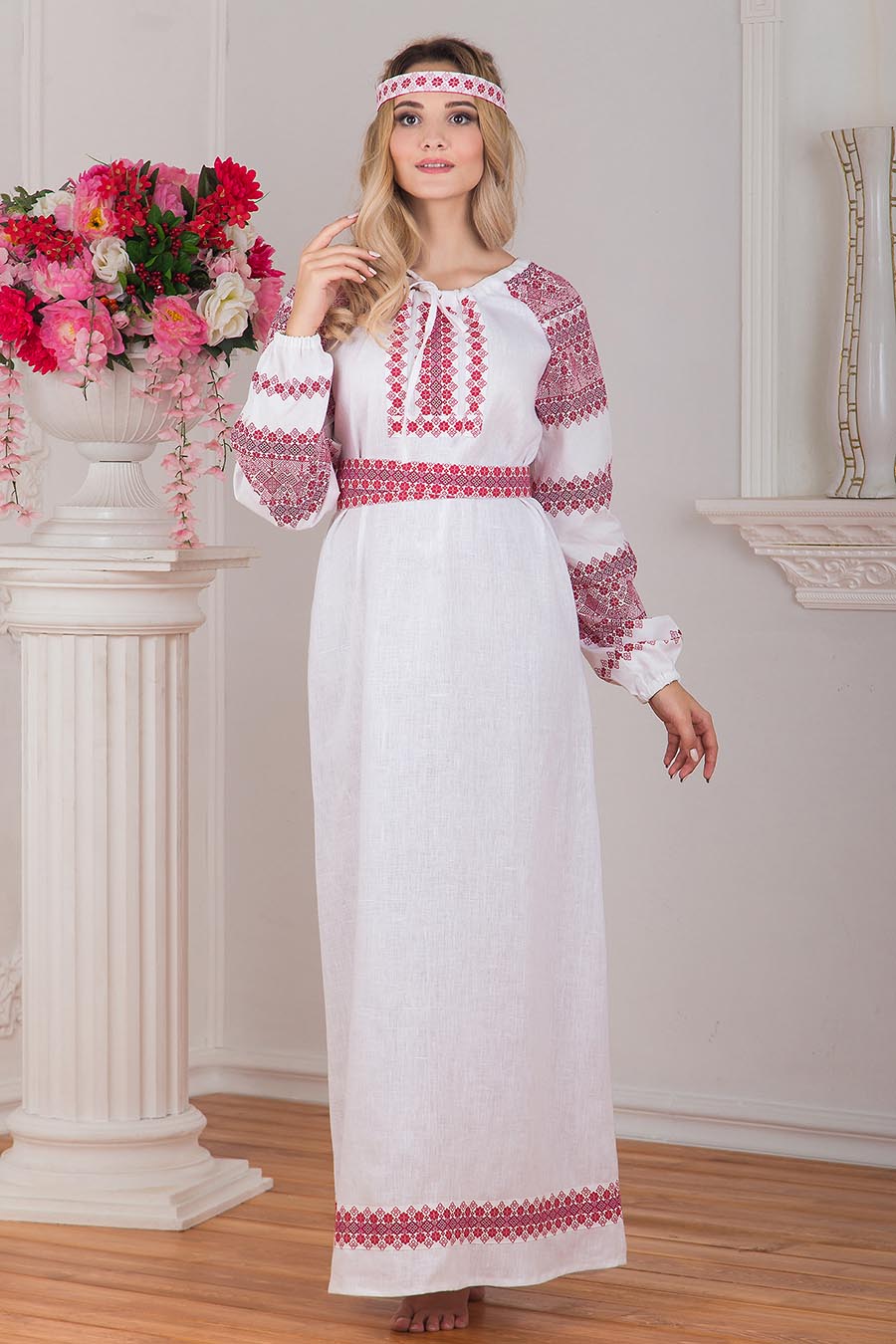 Women in Slavic costumes in Padang