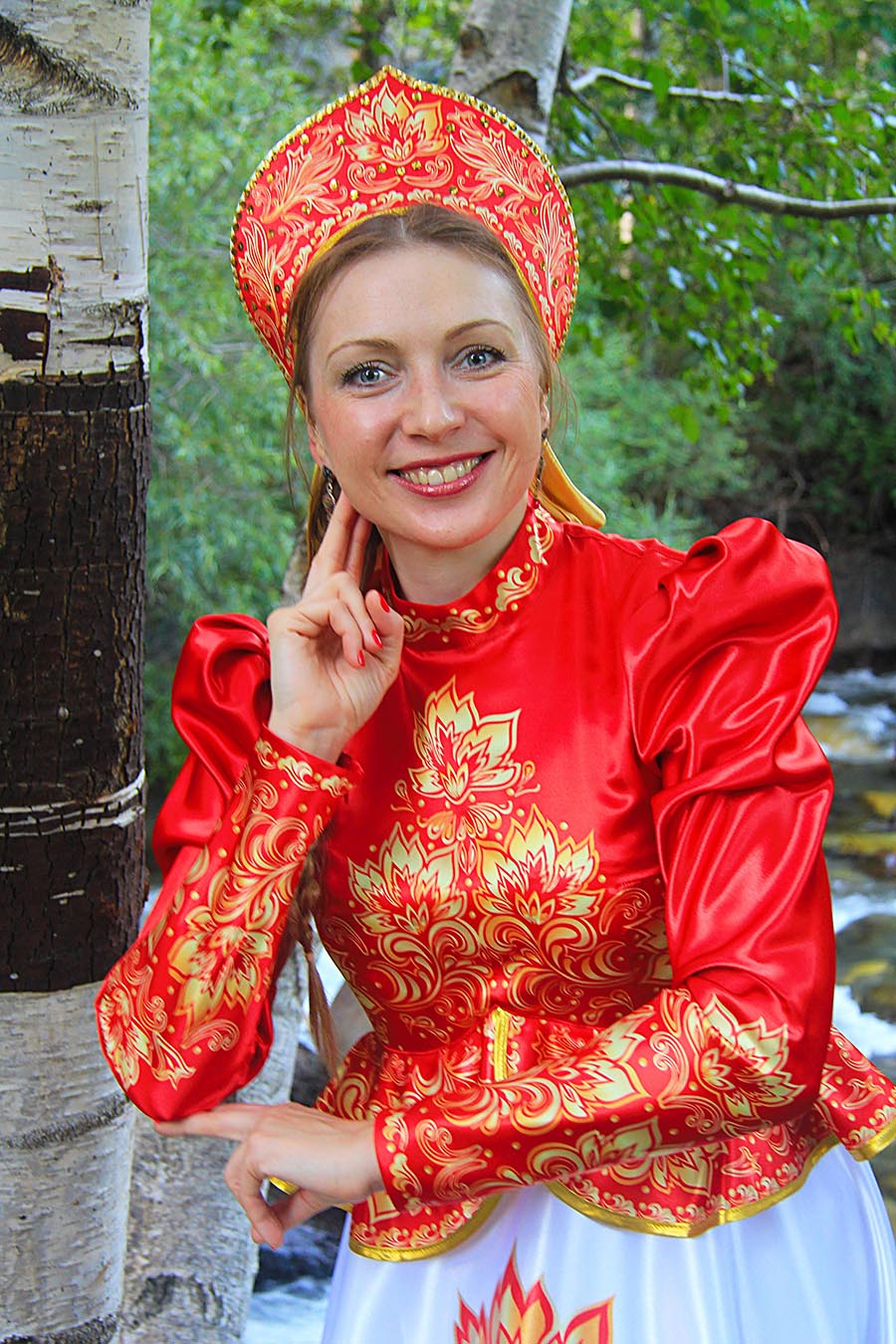 Women in Slavic costumes in Padang