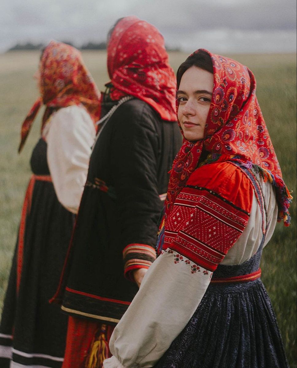 Women in Slavic costumes in Padang