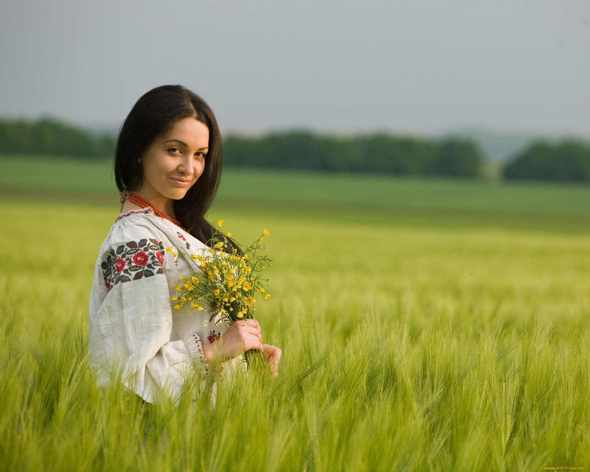 Women in Slavic costumes in Padang