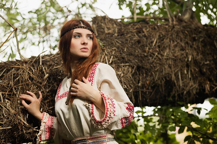 Women in Slavic costumes in Padang