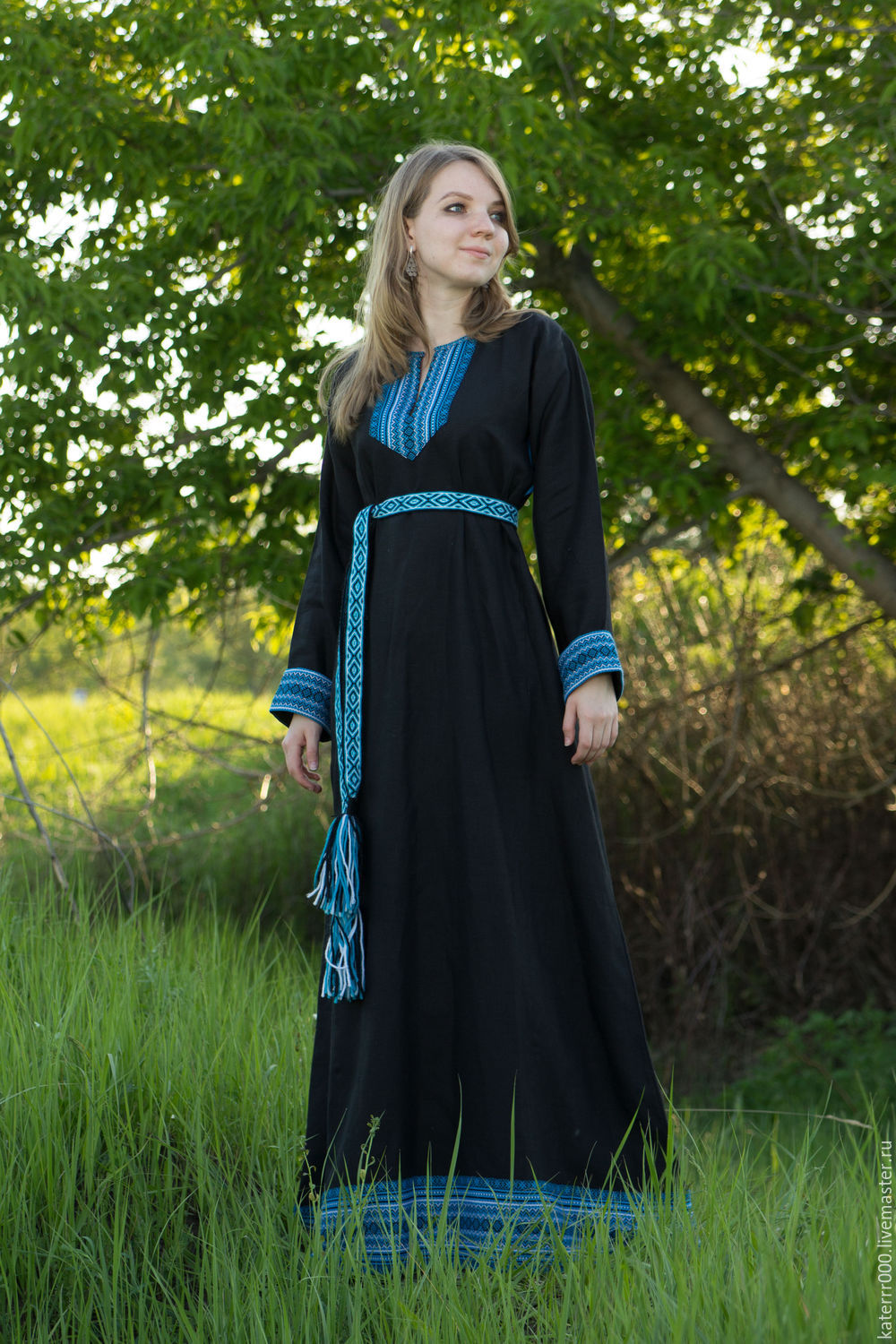 Women in Slavic costumes in Padang