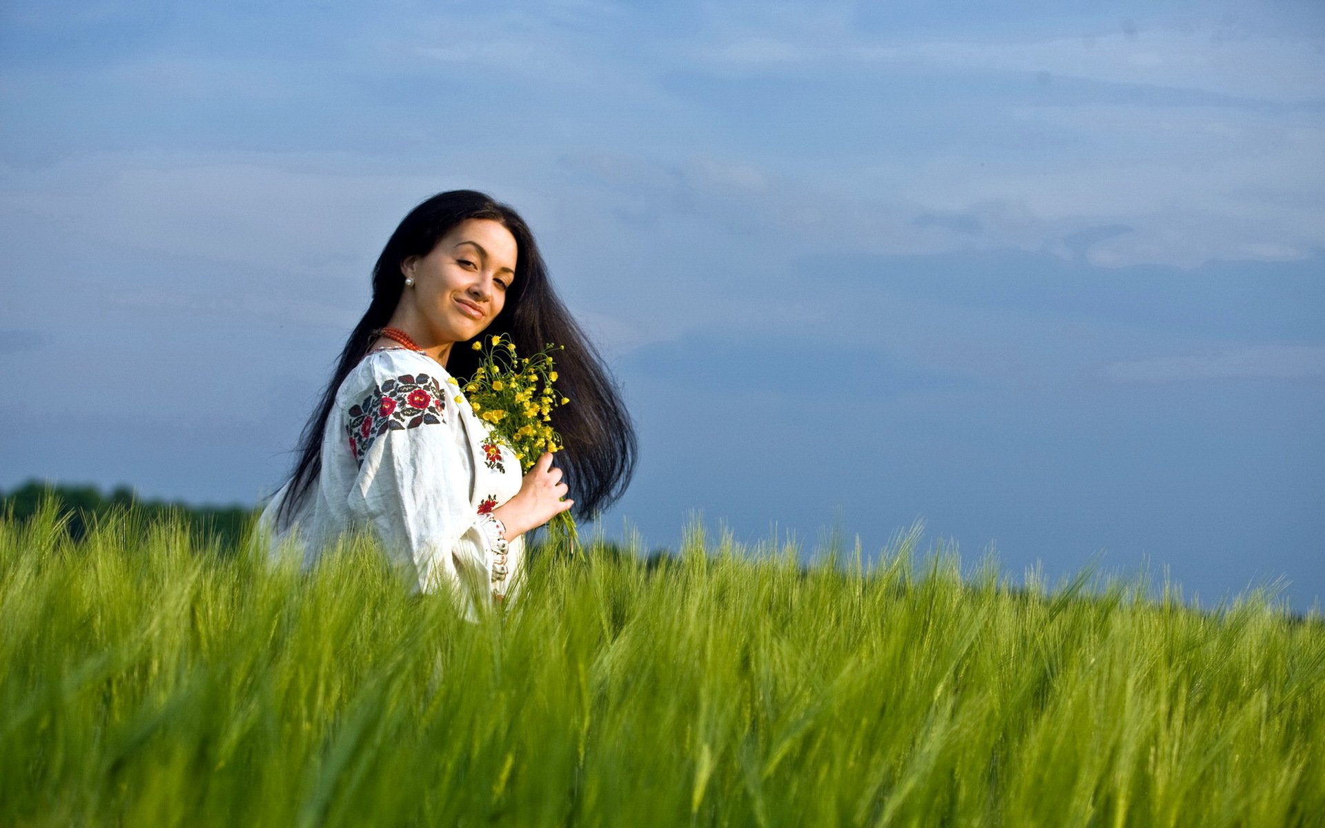 Girls in Slavic costumes in Padang