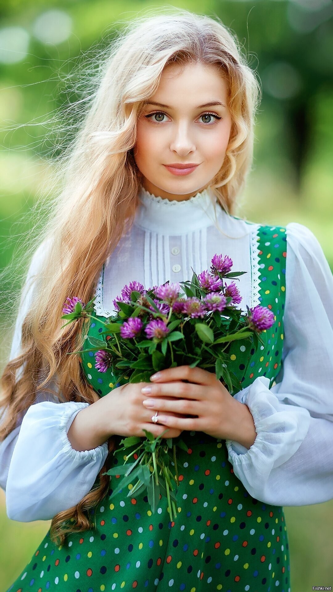 Girls in Slavic costumes in Padang