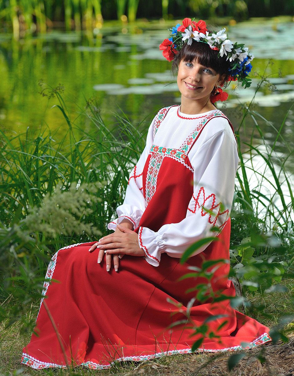 Beautiful girl Girls in Slavic costumes in Padang