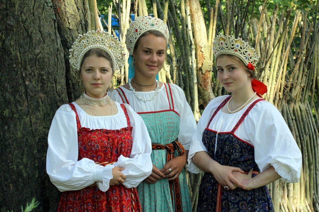 Sexy model Girls in Slavic costumes in Padang