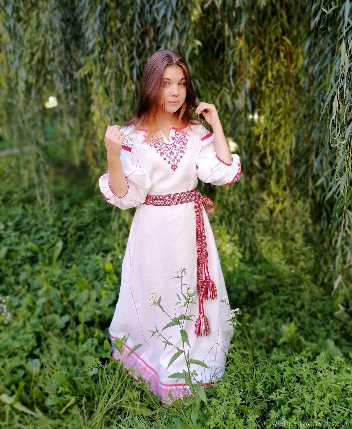 Girl Girls in Slavic costumes in Padang