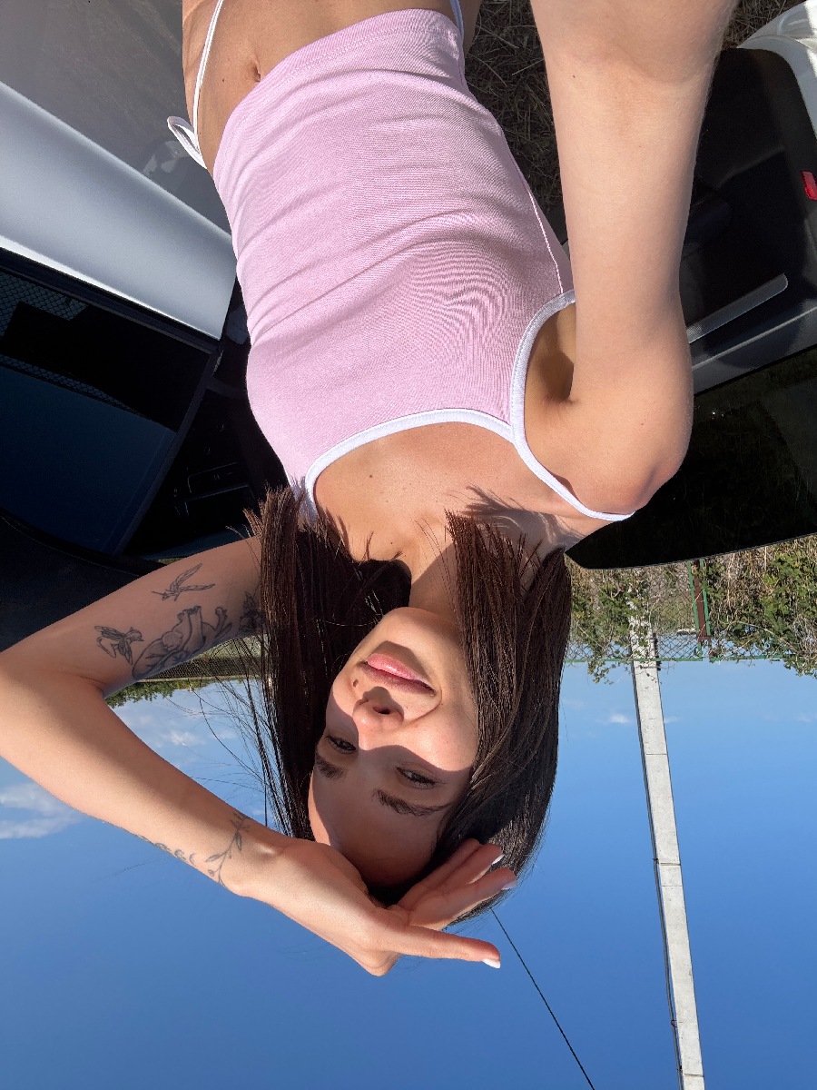 Sexy model Tina in Padang